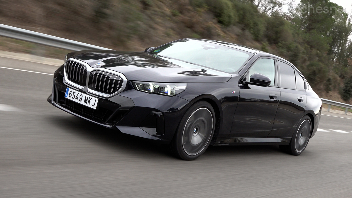 El BMW 520d xDrive tiene 197 CV, suficientes para viajar a todo confort en autopista.