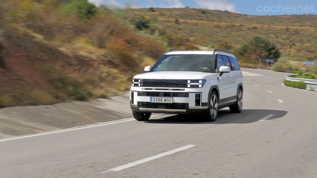 Los híbridos enchufables como el Santa Fe combinan las ventajas de un coche híbrido con las de un eléctrico.