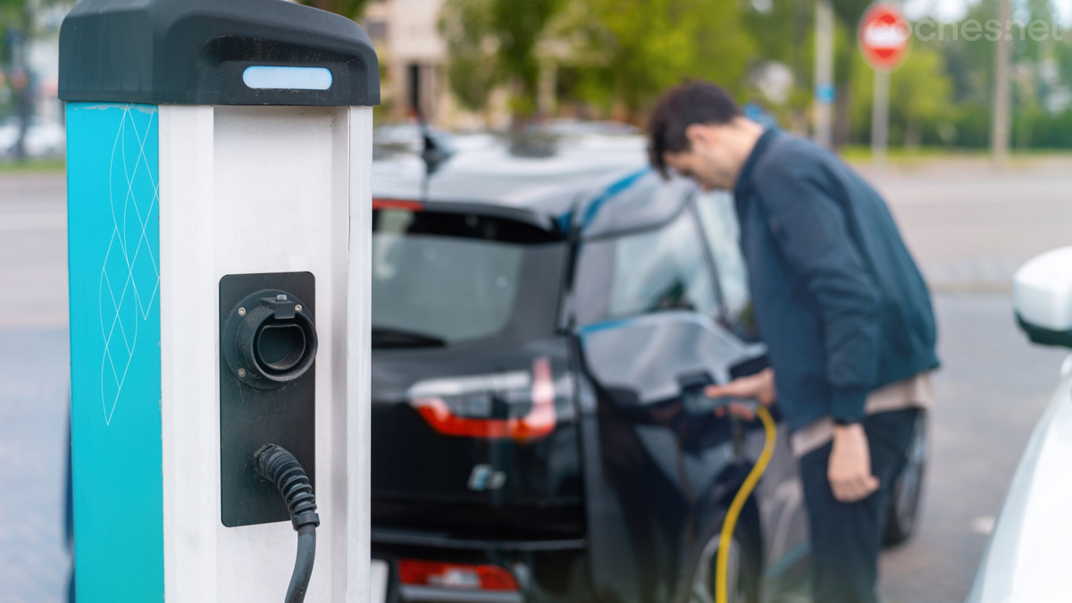 Las ventas de coches eléctricos e híbridos enchufables crecen, pero a un ritmo mucho menor del esperado.