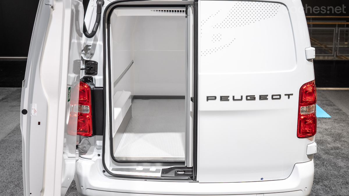 El Peugeot E-Expert con tecnología EPTO optimiza el transporte de productos frescos de forma sostenible.