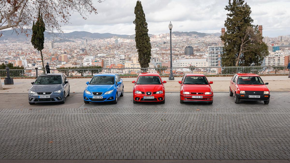 Cinco generaciones que han llevado al Seat Ibiza a las calles del mundo, redefiniendo el concepto de movilidad urbana.