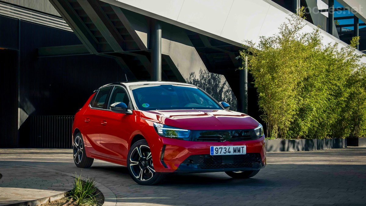 El nuevo Opel Corsa en versión híbrida consume poquísimo gracias a la utilización parcial de la energía eléctrica para desplazarse. 