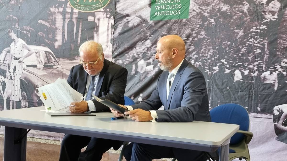 La DGT y la FEVA firman un Protocolo de colaboración con el objetivo de desarrollar proyectos y actividades que impulsen la protección del patrimonio histórico automovilístico en España.