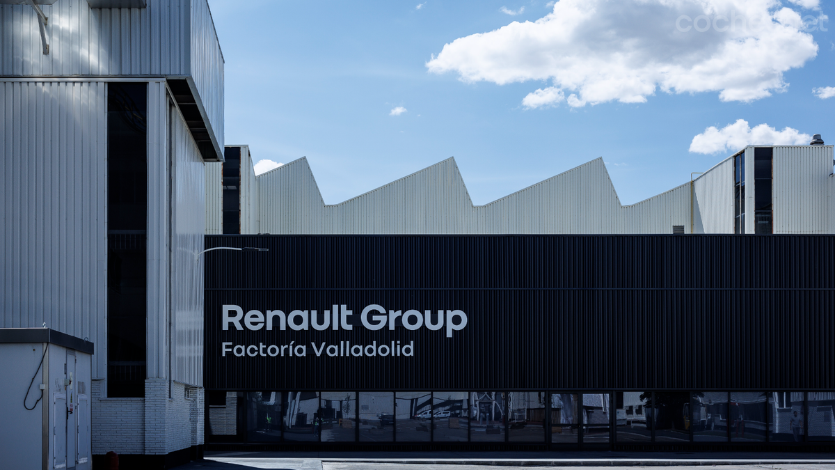 A la fábrica de Renault en Valladolid se le adjudicó la producción de dos nuevos modelos: Renault Captur, con más de 2 millones de unidades producidas en su línea, y Renault Symbioz