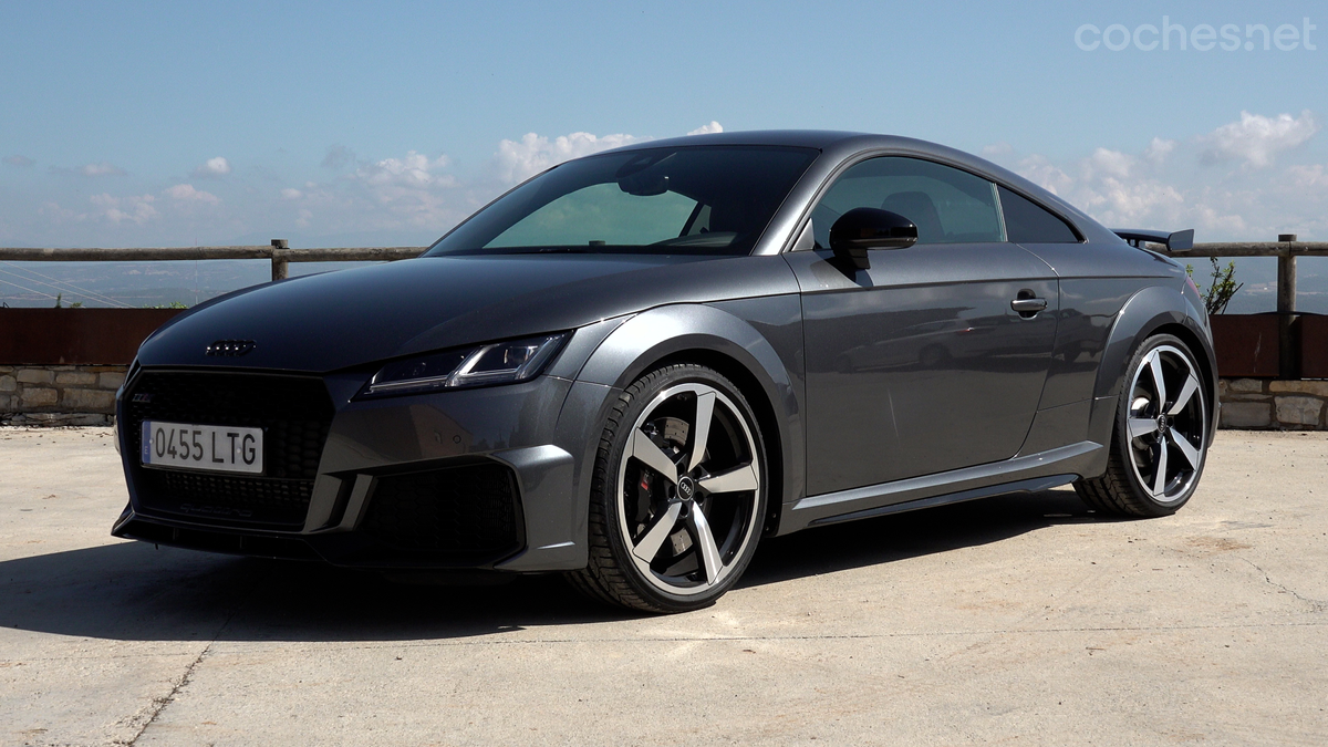 El Audi TT de tercera generación presenta un diseño más fiel al del original.
