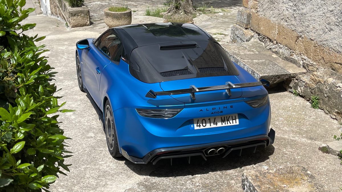 El Alpine A110 R es el más extremo y radical de la gama y, por supuesto... el más caro.