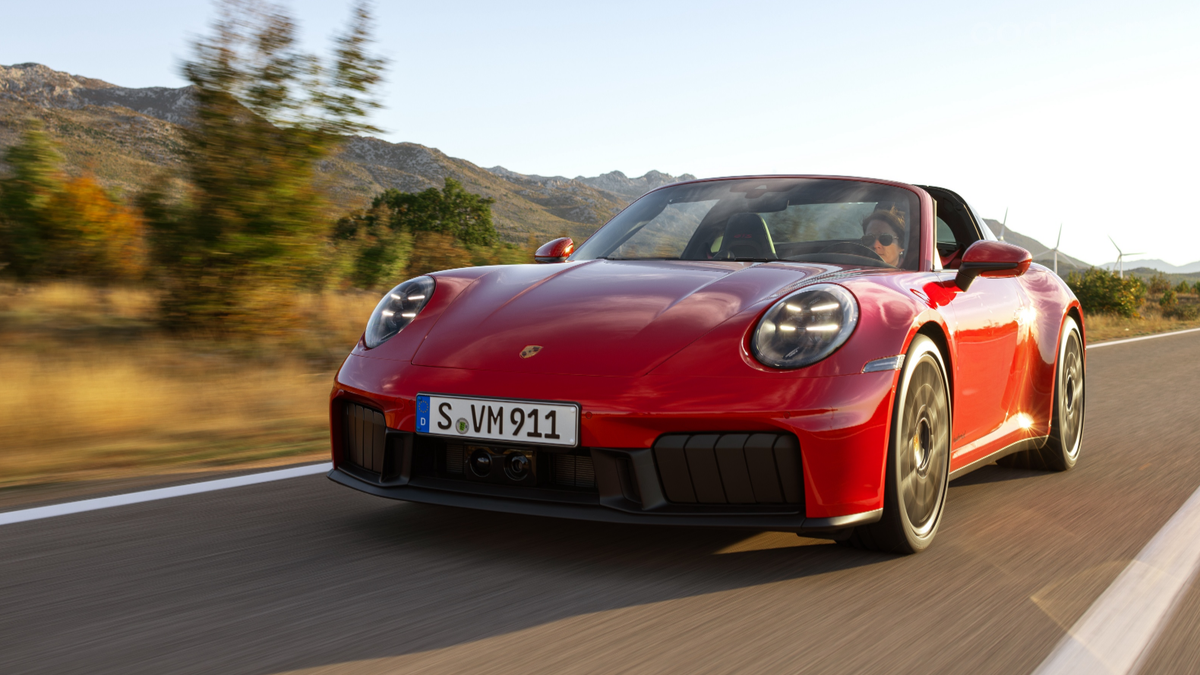 En esta imagen se aprecia perfectamente la aerodinámica activa del 911 Carrera GTS con las aperturas del parachoques cerradas.