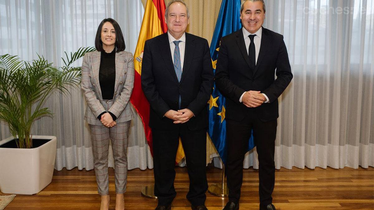 El Ministro de Industria y Turismo, Jordi Hereu, el Presidente de Anfac, Josep María Recasens, y la secretaria de Estado de Industria, Rebeca Torró.