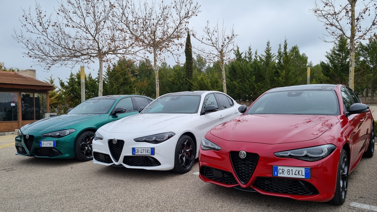 La serie especial Tributo Italiano está disponible en el Giulia y el Stelvio en las dos mecánicas más potentes. En el Tonale se puede comprar con el motor MHEV y PHEV.
