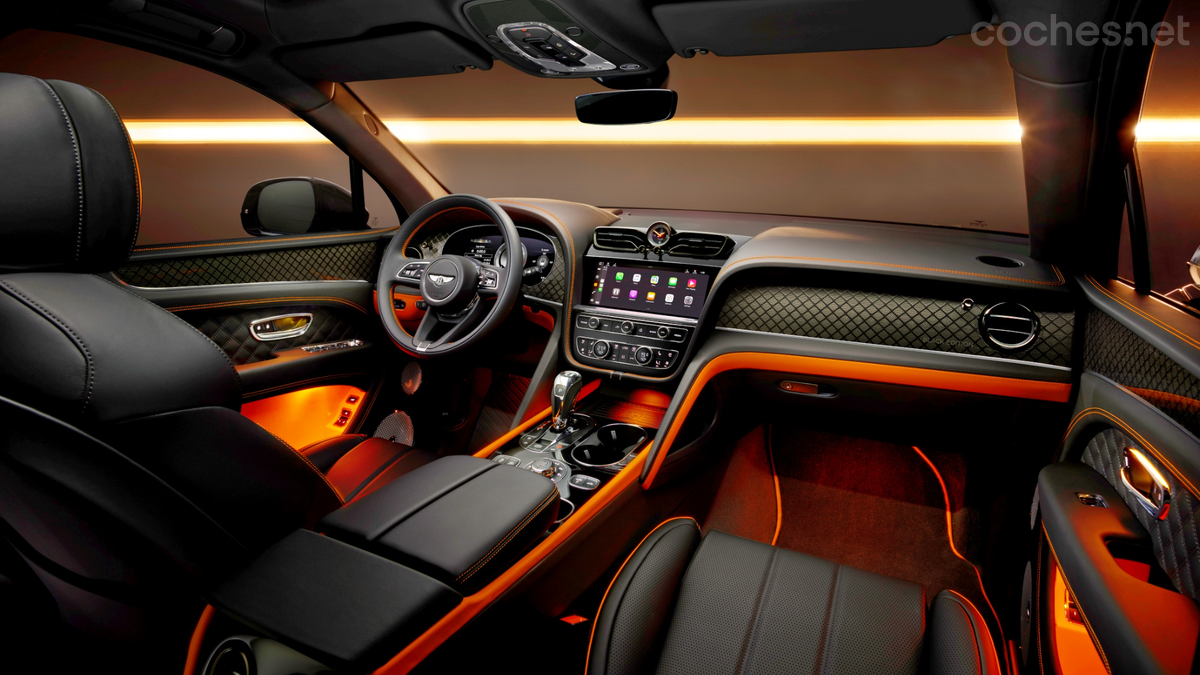 La exclusividad se traslada al interior, con nuevos detalles, colores y revestimientos creados por el equipo de diseño de Bentley.