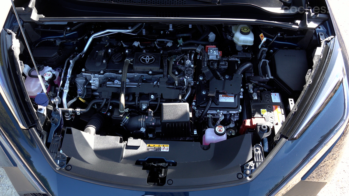 El motor híbrido del Toyota ofrece 140 CV y sobre todo, un consumo de combustible excelente. 