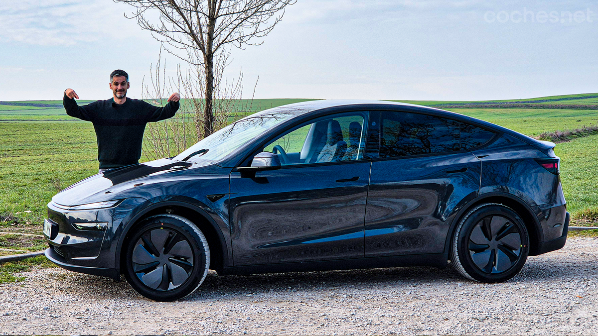 Al volante del Tesla Model Y 2025