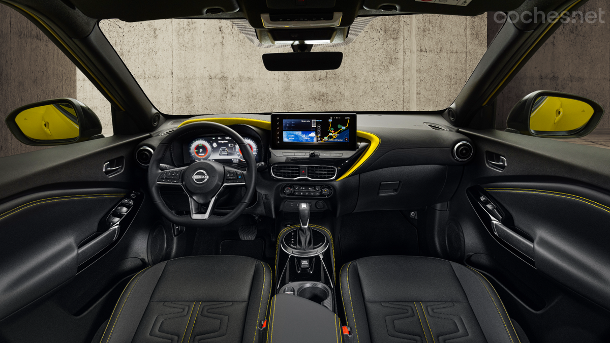 Interior más tecnológico y moderno al que no le falta el toque deportivo con el color amarillo.