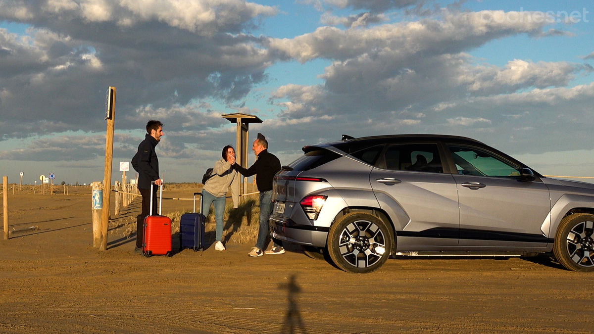 En el viaje de vuelta cargamos el Hyundai Kona con dos pasajeros más y su equipaje. 