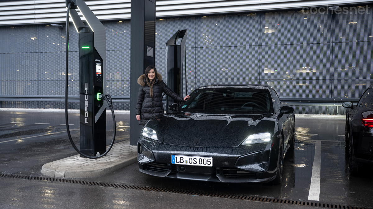 En nuestra visita a la estación de carga rápida de Weissach pudimos comprobar cómo admite cargas de hasta 320 kW durante más de 5 minutos