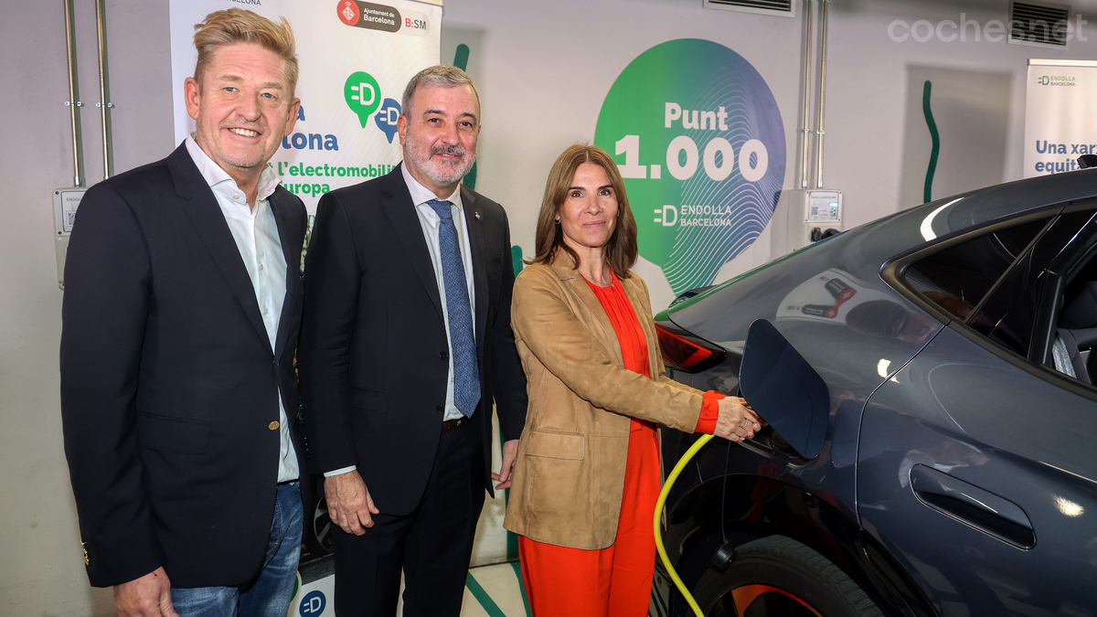 De izquierda a derecha, Wayne Griffith, presidente de Seat, Jaume Collboni, alcalde de Barcelona y Marta Labata, directora de BSM.