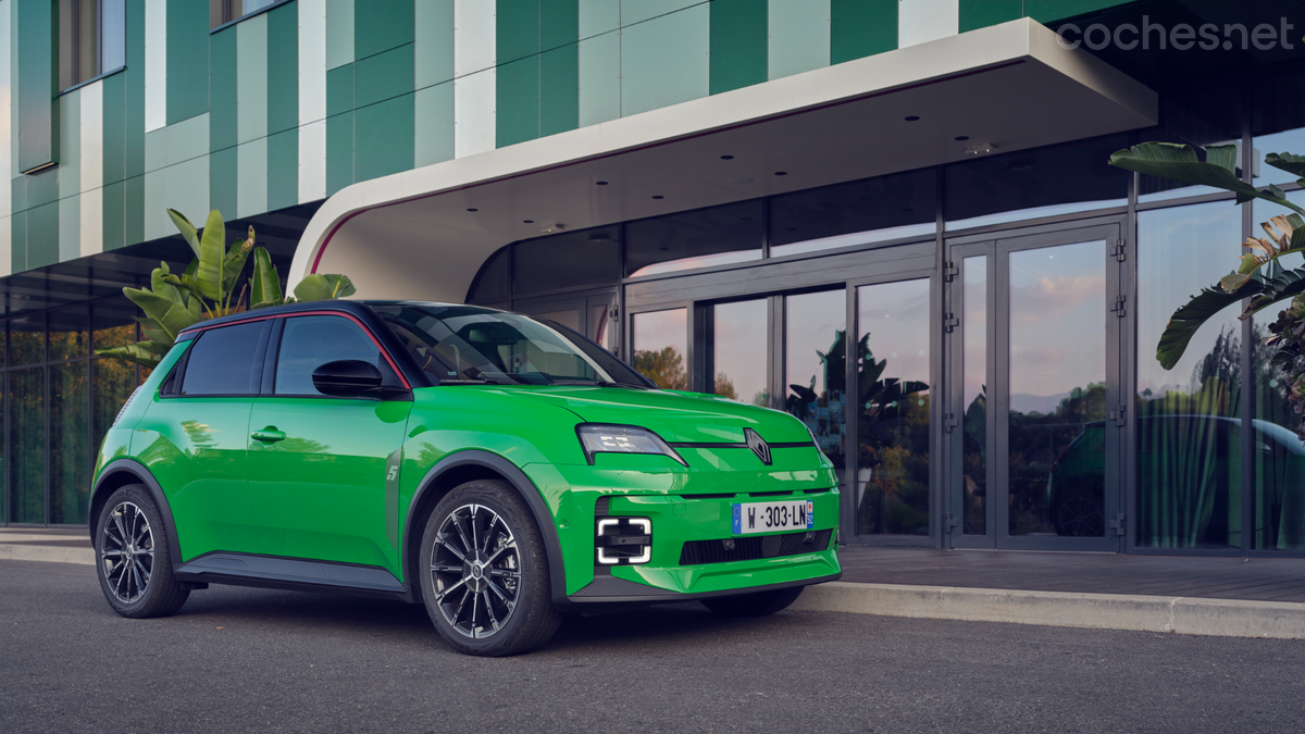 El color verde es uno de los que mejor sientan al nuevo Renault 5 E-Tech y será el único que no tendrá sobreprecio.