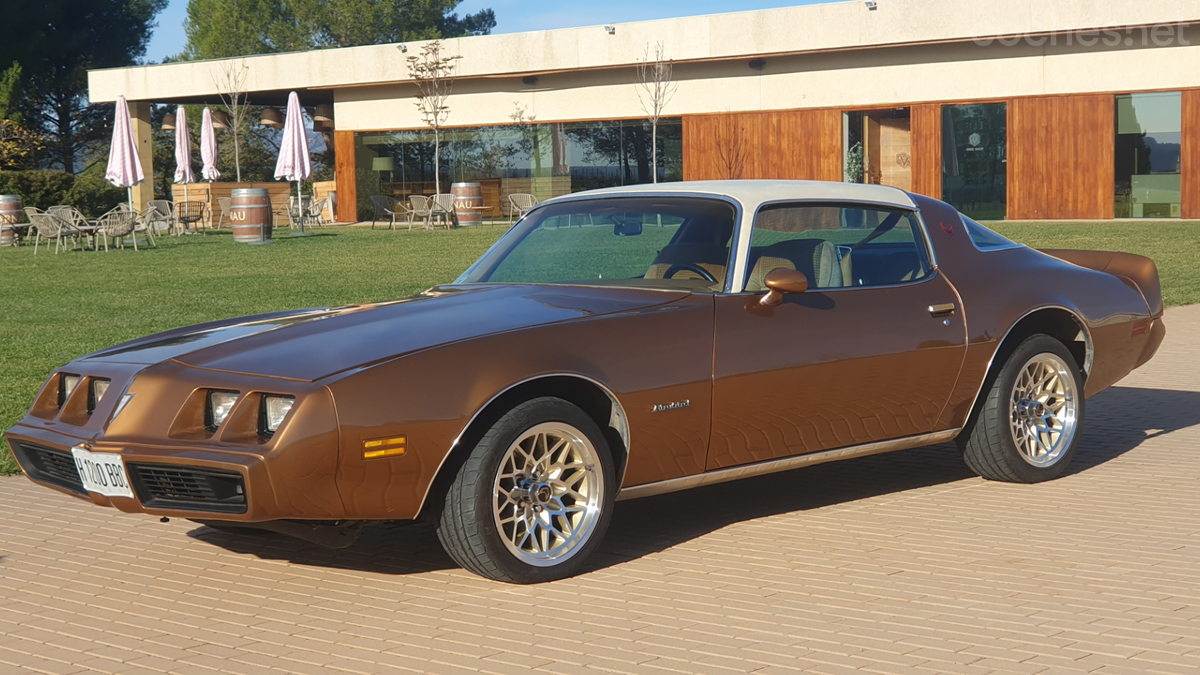En el año 1970 vio la luz la segunda versión del Pontiac Firebird, que personifica la belleza, la juventud y el poder.
