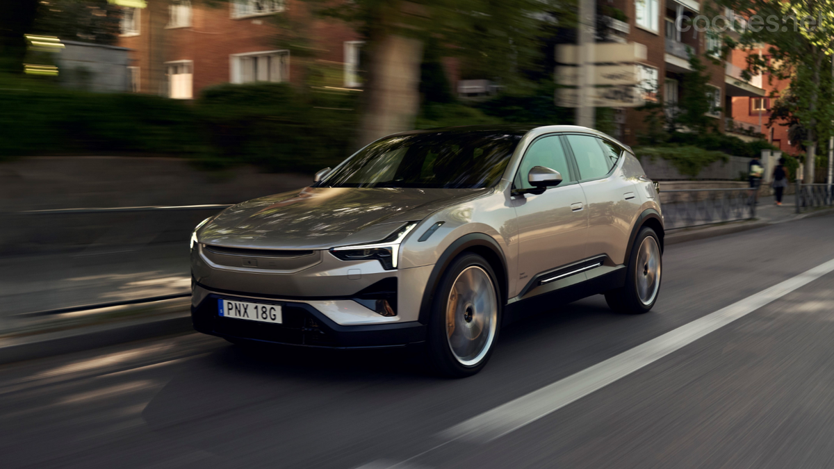 El Polestar 3 es un coche que sabe ser confortable en ciudad o en autopista, pero también ofrecer deportividad en carretera.