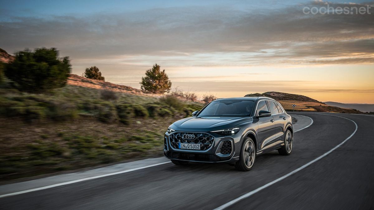 La suspensión optimizada del Audi Q5 2025 asegura un manejo suave y preciso en cualquier carretera.