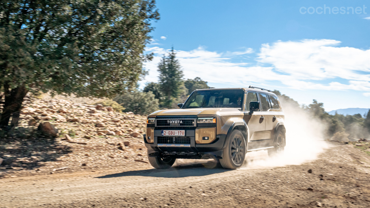 En pista, el nuevo Land Cruiser mejora en su rendimiento gracias a la nueva suspensión, que elimina rebotes.